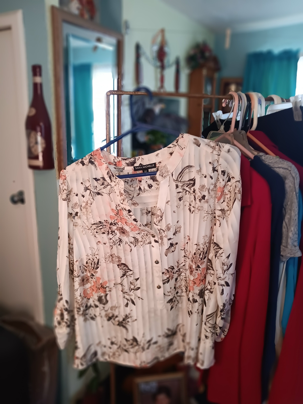 Sara Michelle White Floral Pleated Blouse